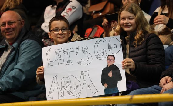 Fanplakate inklusive....